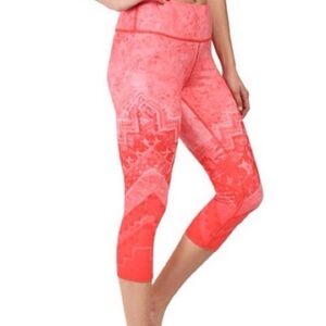 ALO Yoga Airbrush Capri Leggings Red Poppy Casbah Size Medium